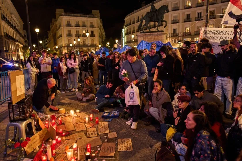 С минута мълчание почетоха паметта на МариКармен, превърнала се в символ на протестите срещу високите наеми